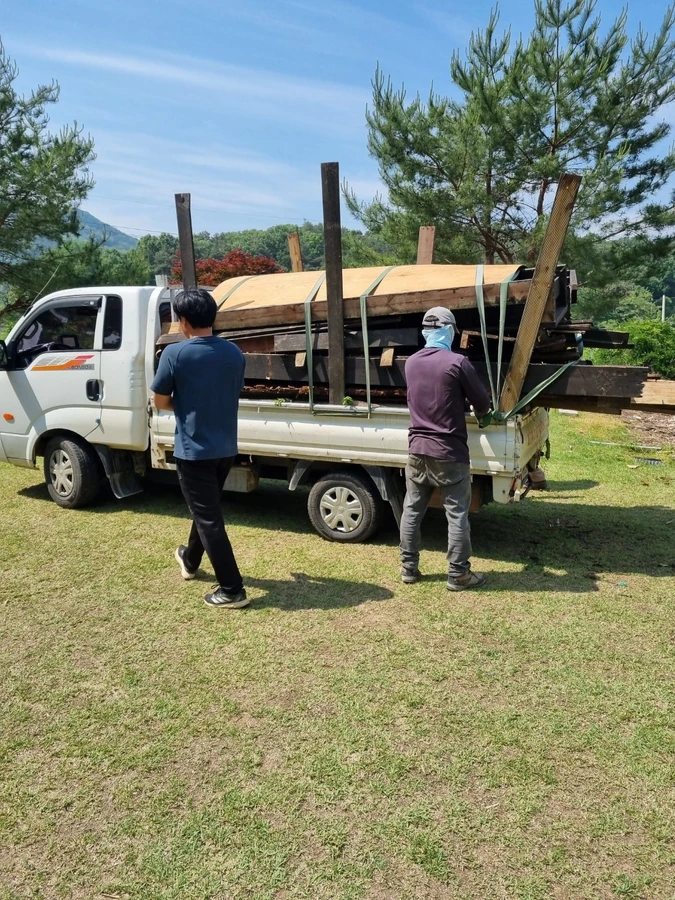 철거 폐기물 트럭 수거 작업