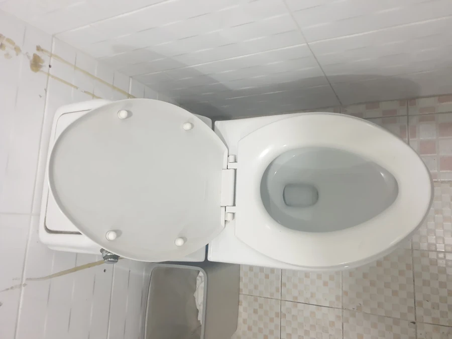 변기 점검 참고 사진, 변기 위에서 본 맑은 물 상태