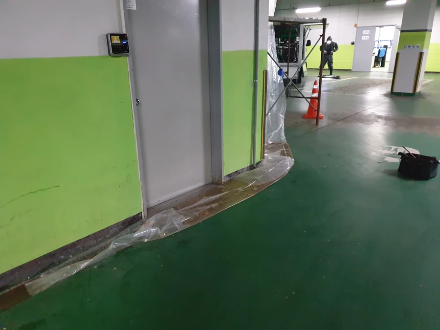 이도하수구클린업 지하주차장 바닥과 배수 구간 작업 현장