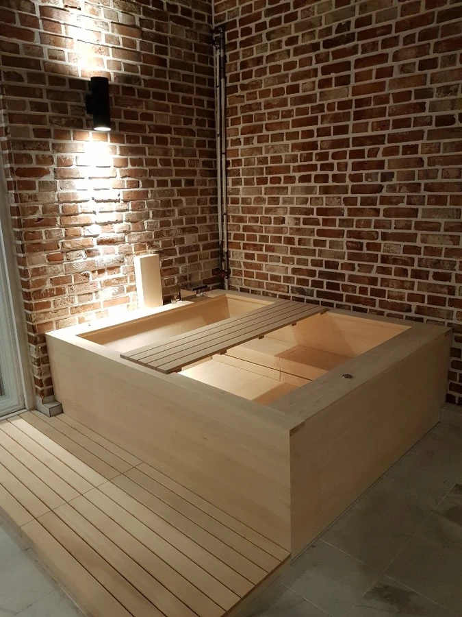 히노끼설치 편백나무는 일본기소산 100ㄴ이상 나무로마만듭니다