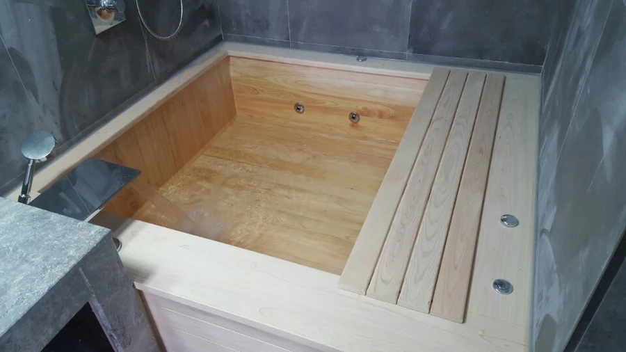 히노끼설치 편백나무는 일본기소산 100ㄴ이상 나무로마만듭니다
