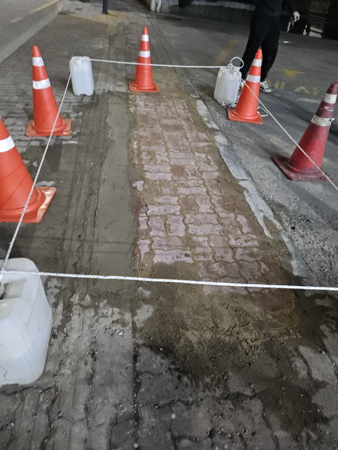 상가 앞 침하 구간 긴급 보수 시공 후