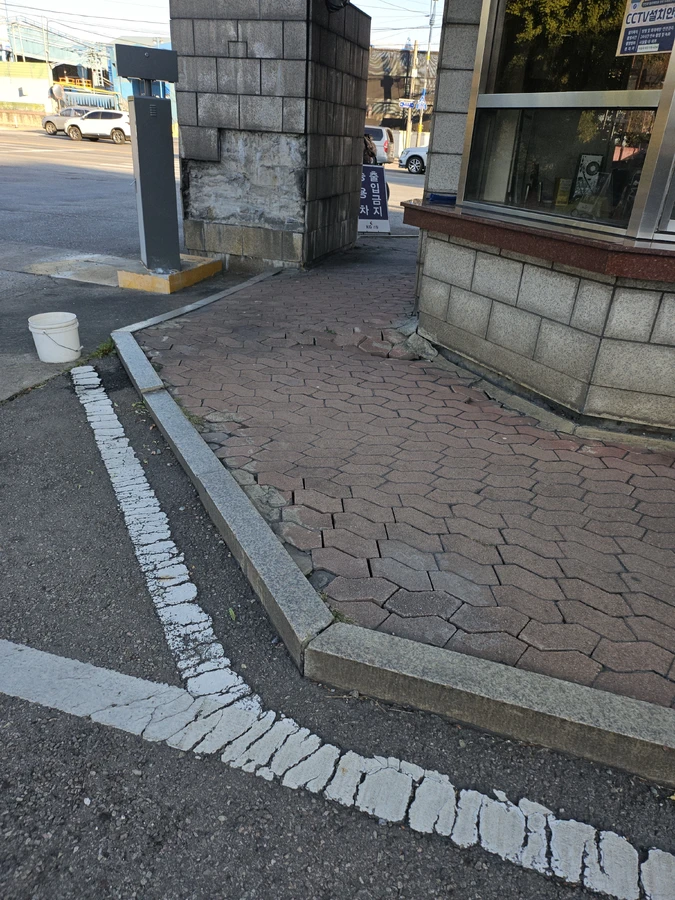 공원 보도 침하 지반 보강 시공 전