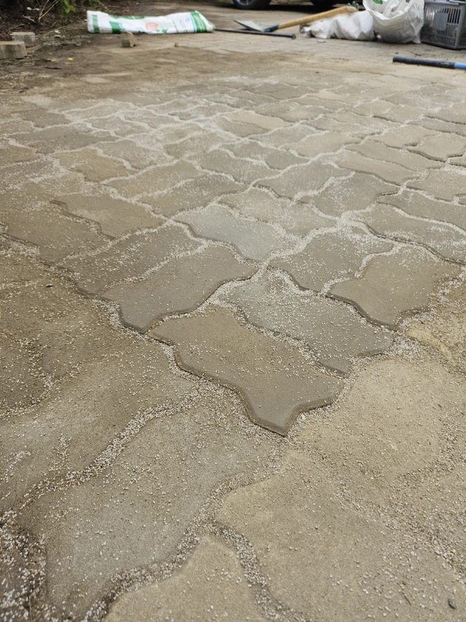 광장 침하 구간 긴급 보수 시공 후