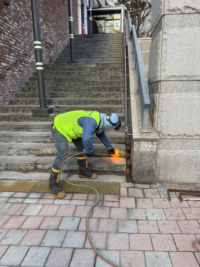 수원 광교 계단 화강석버너구이