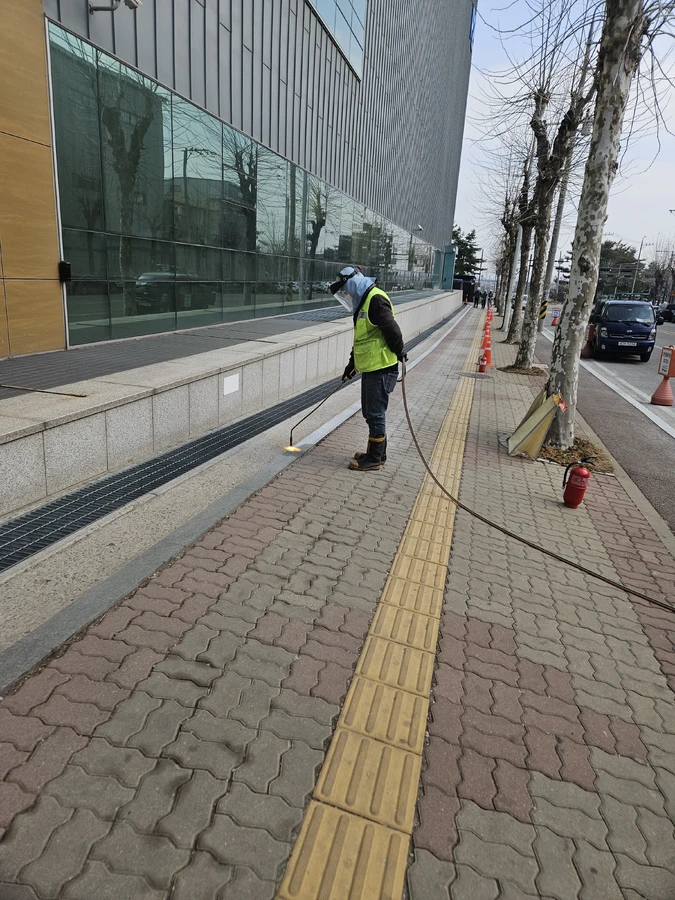 부산 해안 인접 단지 화강석 보도 마감