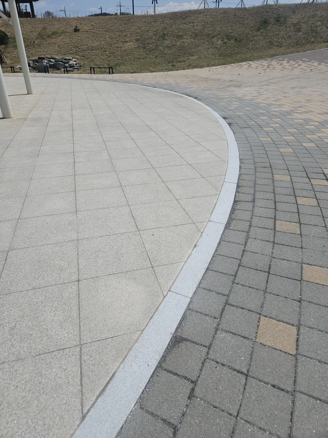 부산 아파트 단지 경계석 미끄럼방지 가공