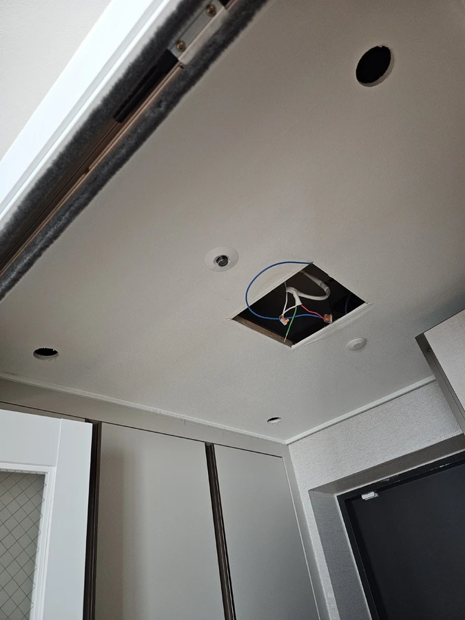 인테리어 간접조명 시공 전 — 보라매자이 / 현관 센서등 신발장 간접조명