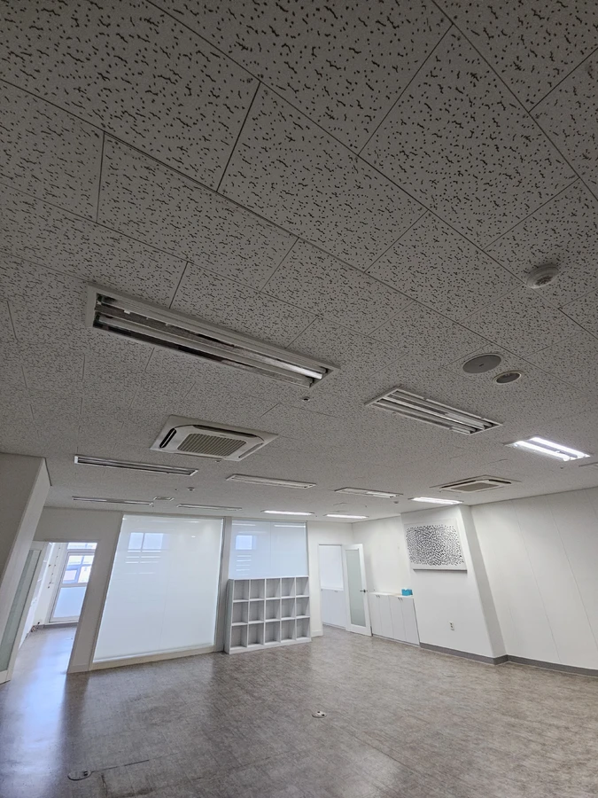 LED 간접조명 교체 전 — 인천송도사무실 / 형광등 LED로 교체