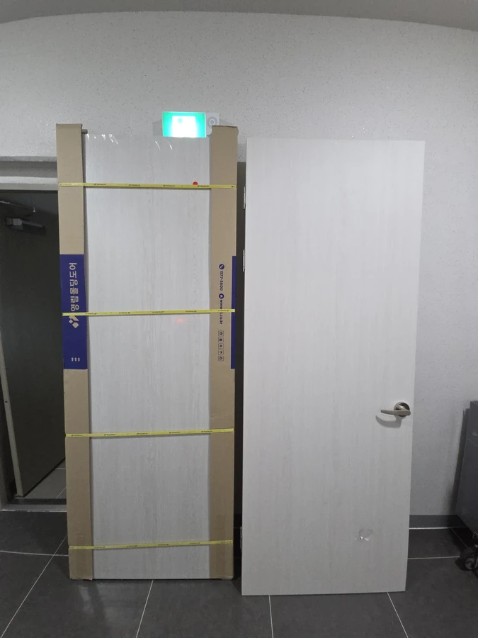 안산 고잔 문몰딩 문틀·문선 주변 작업 진행