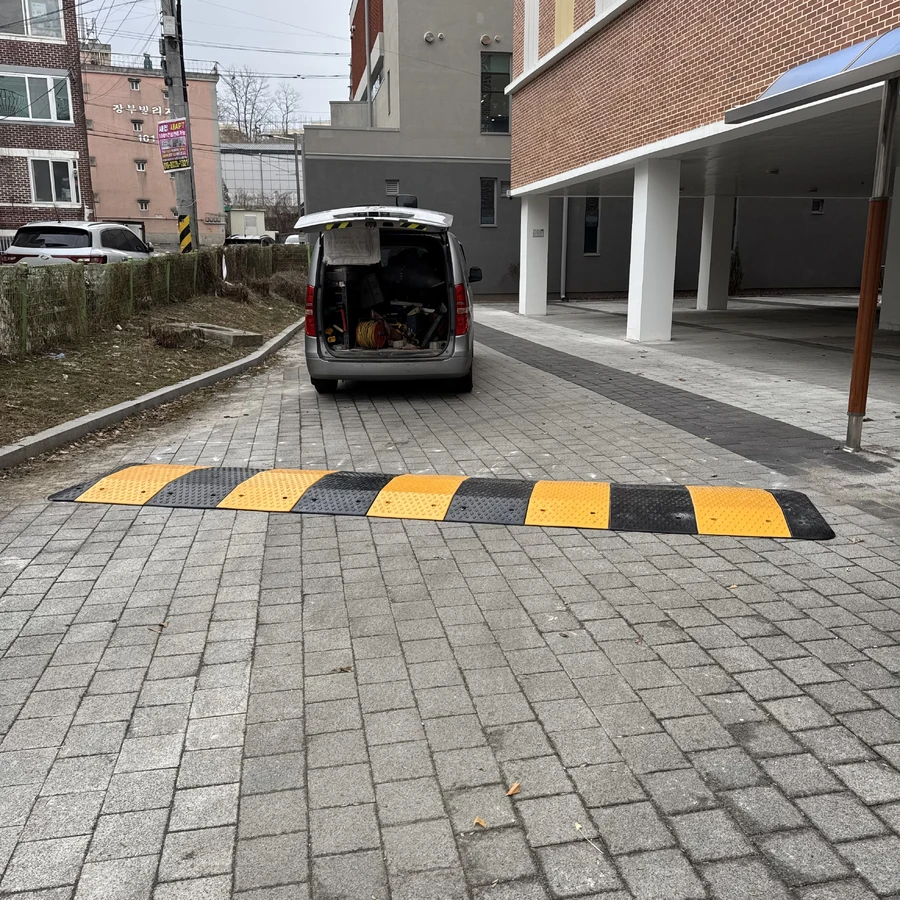 파주 신산초등학교 과속방지턱 시공사례 시공 사진 10