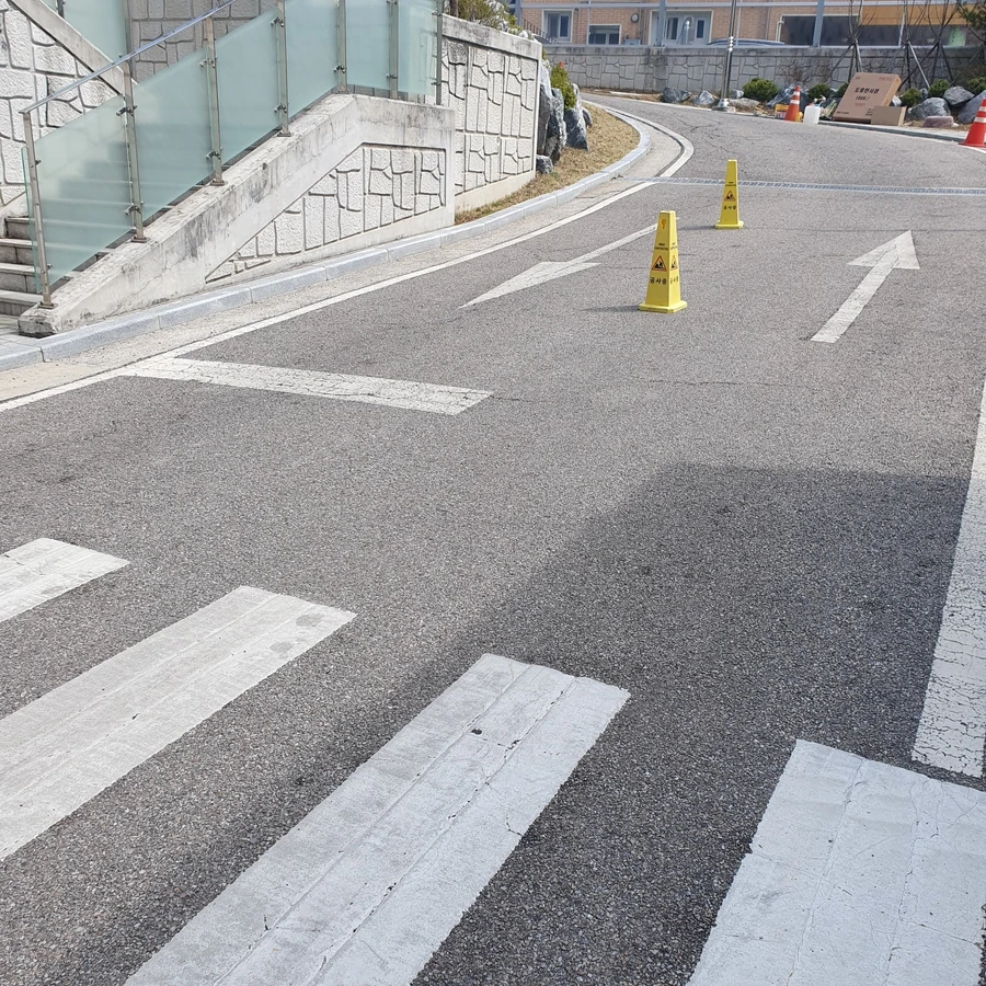 한국콜마 서초지점 과속방지턱 설치