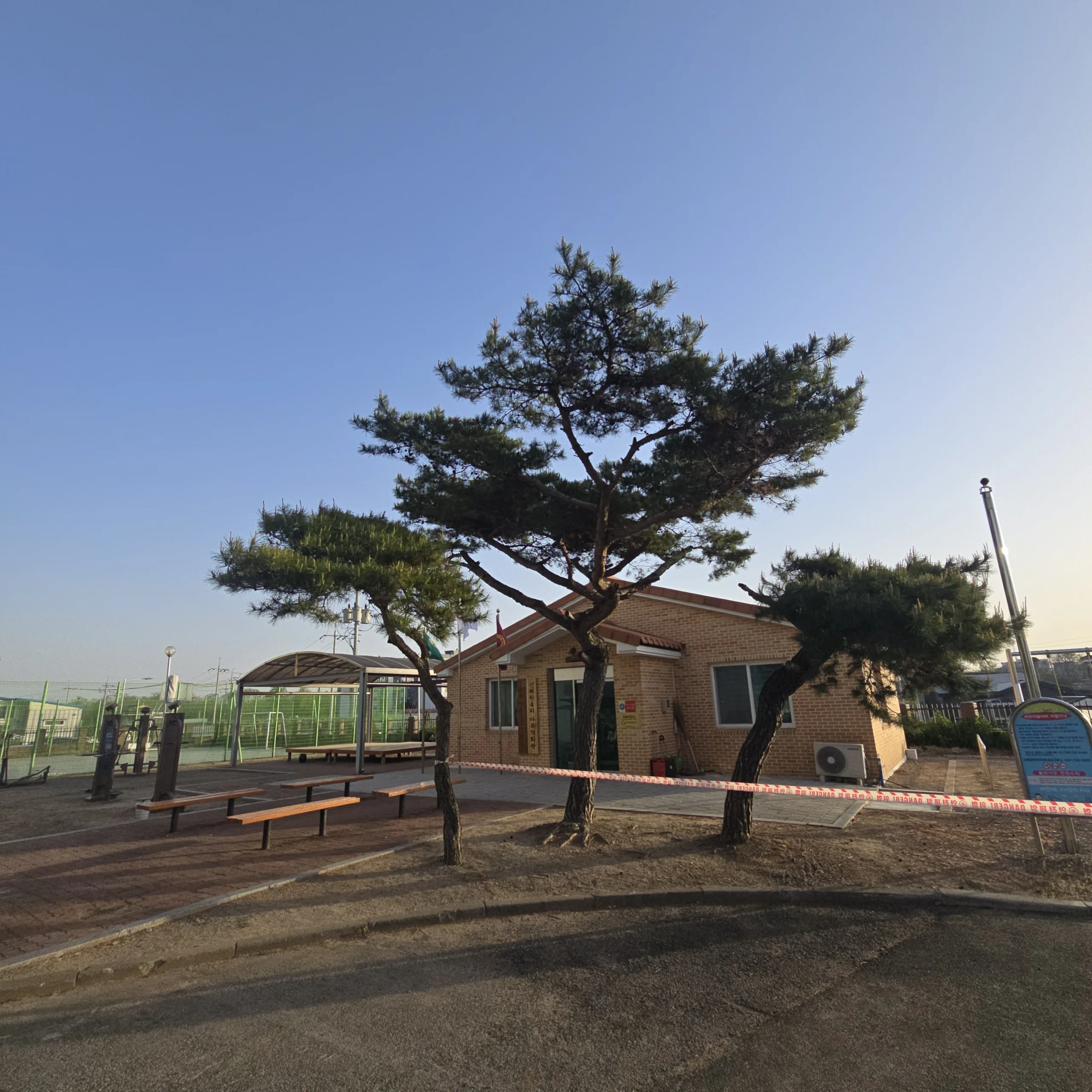 제천 아파트단지 소나무전지 시공 사진 2 - 집사픽스 전국 생활 설치·수리