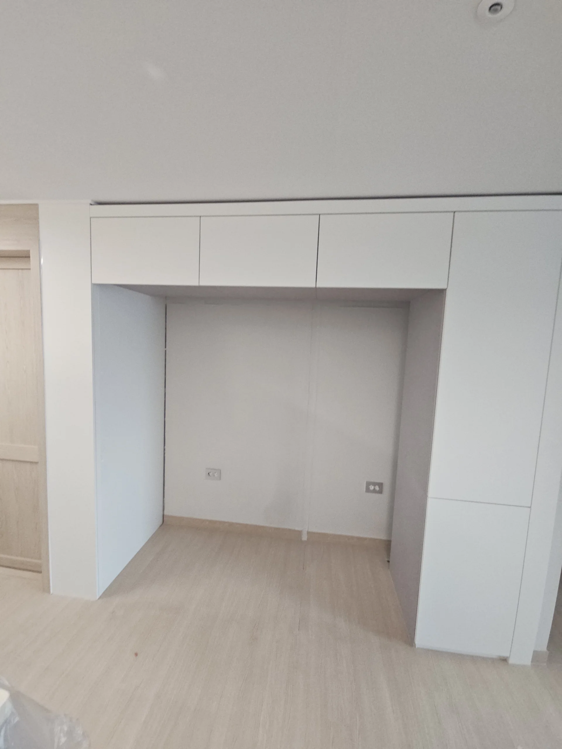시공 후 - 동작구 냉장고장 리폼 – 들뜬 필름 걷어내고 주방 분위기 완전히 바꾸다 집사코리아