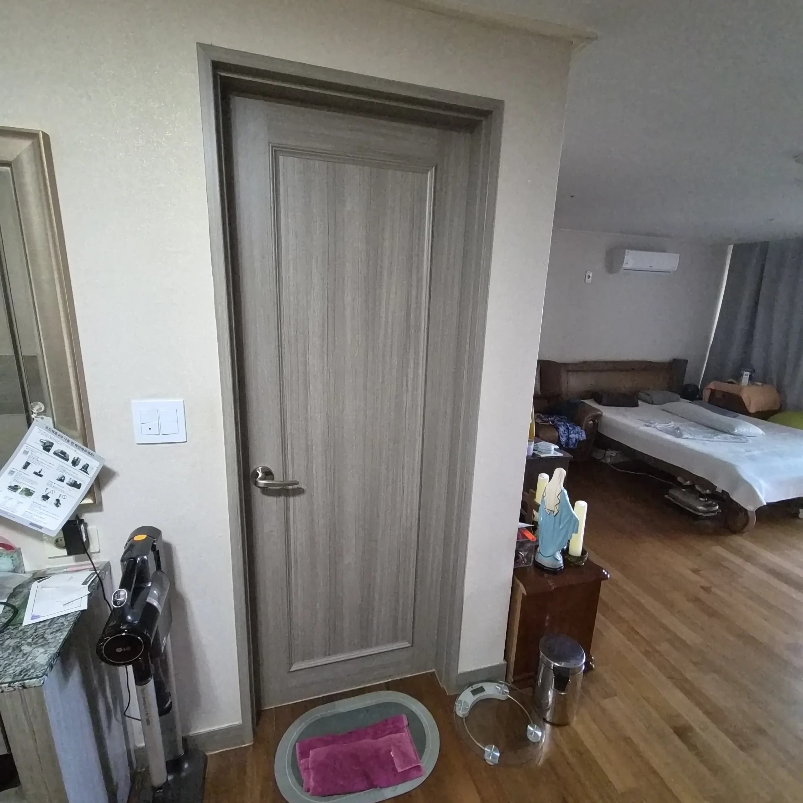 일산 물에불은 화장실문 ABS문 교체 시공 사진 1 - 집사고 전국 생활 설치·수리