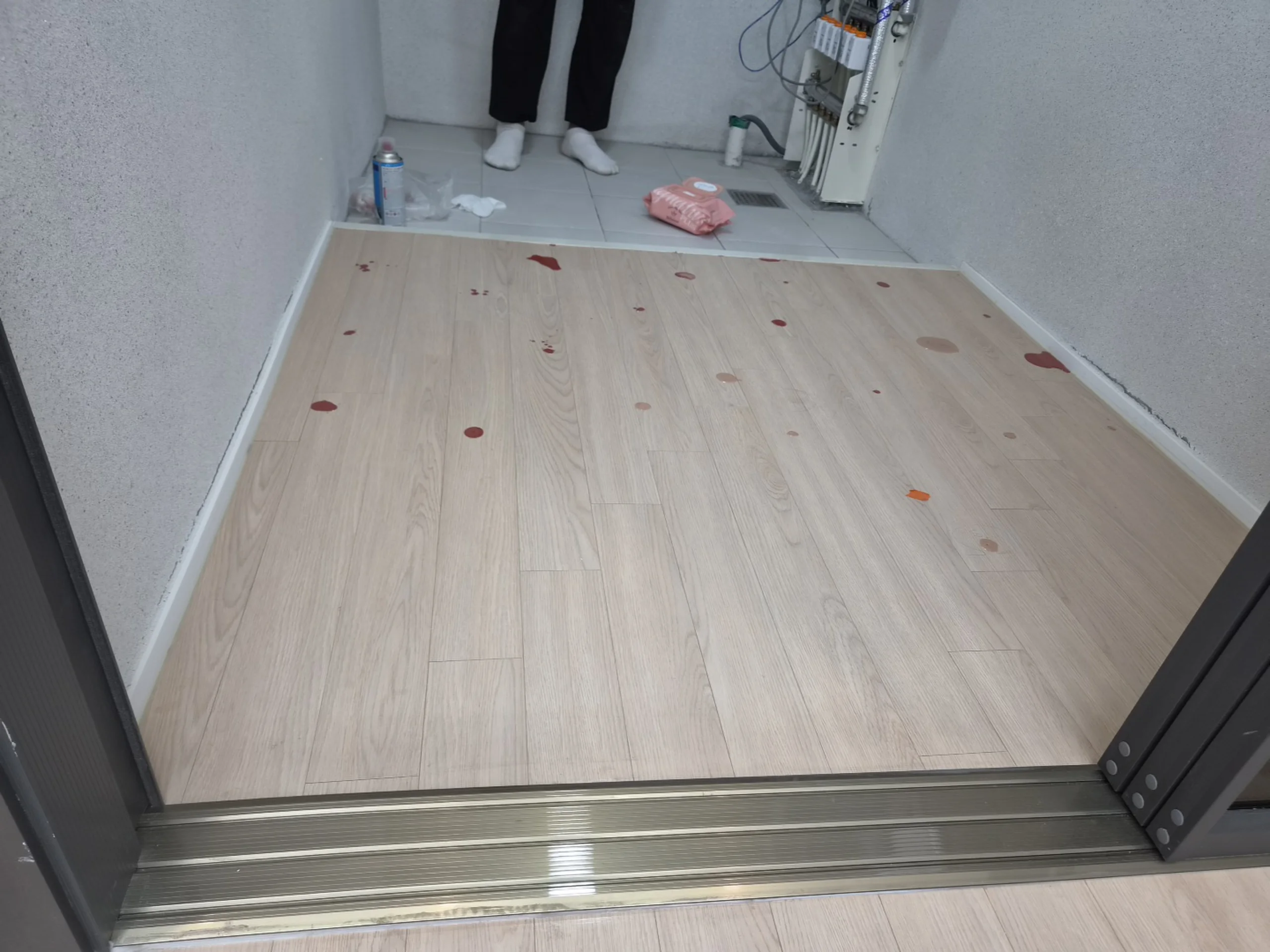 부천 들뜬마루 본드주입 시공 사진 2 - 집사고 전국 생활 설치·수리