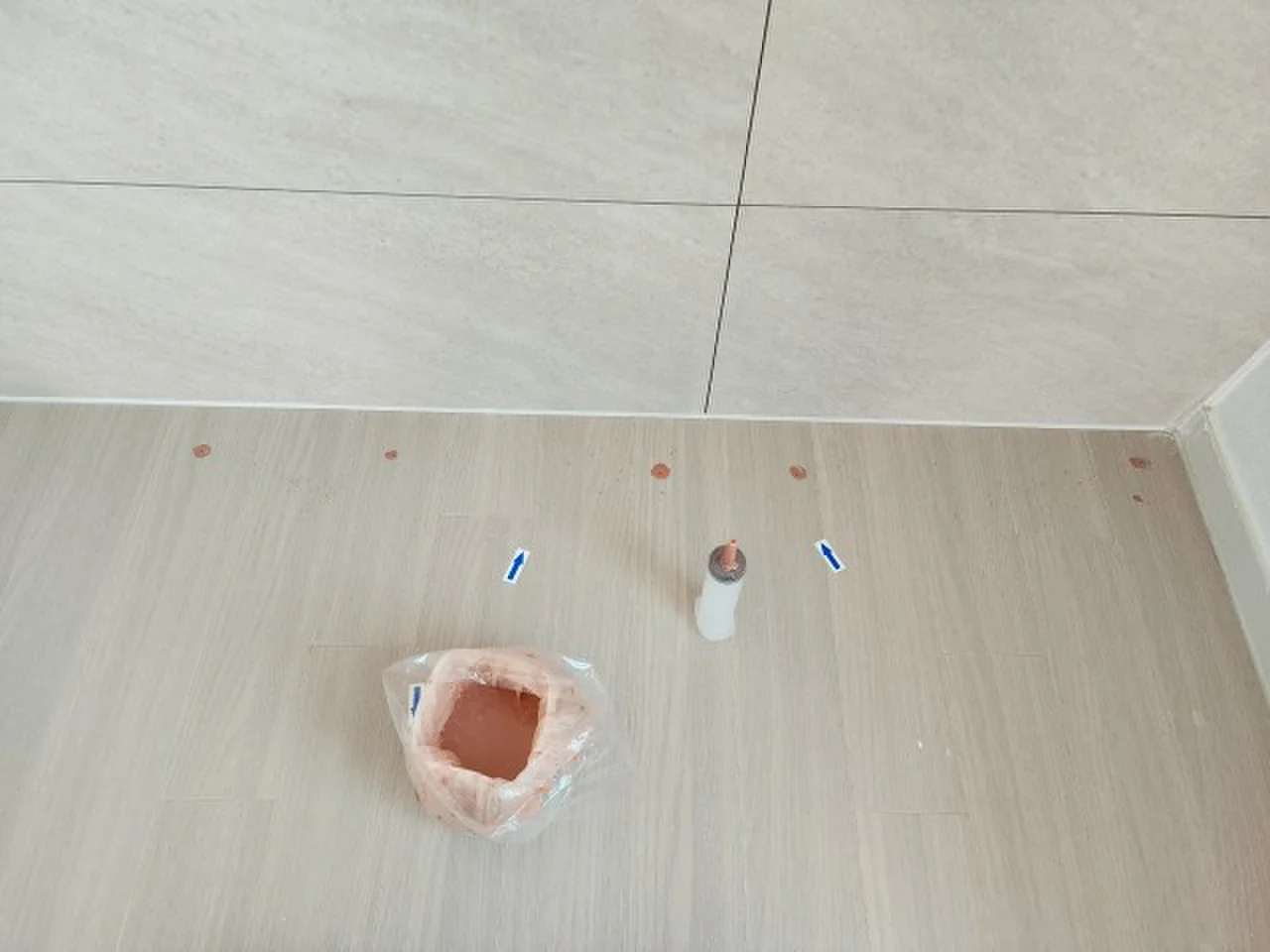 인천 검단 강마루 삐걱거림, 뜯지 않고 소음 잡은 사례 시공 사진 2 - 집사고 전국 생활 설치·수리