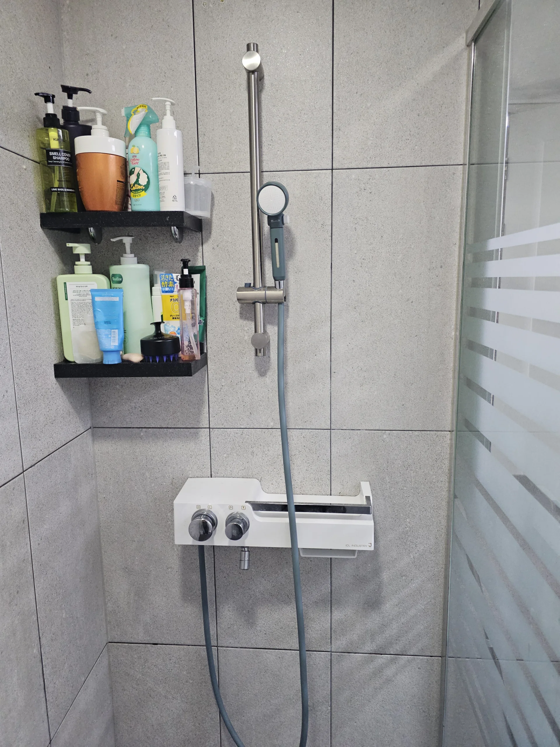 시공 전 - 영통 욕실 샤워수전·샤워기 교체 작업 집사패스트