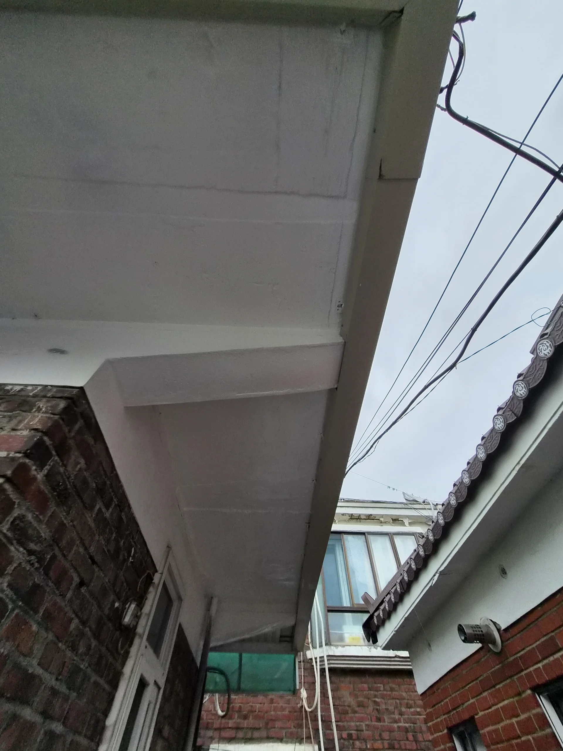 시공 후 - 시흥 다가구주택, 덴조 걷어내고 파라펫 후레싱까지 한 번에 집사24