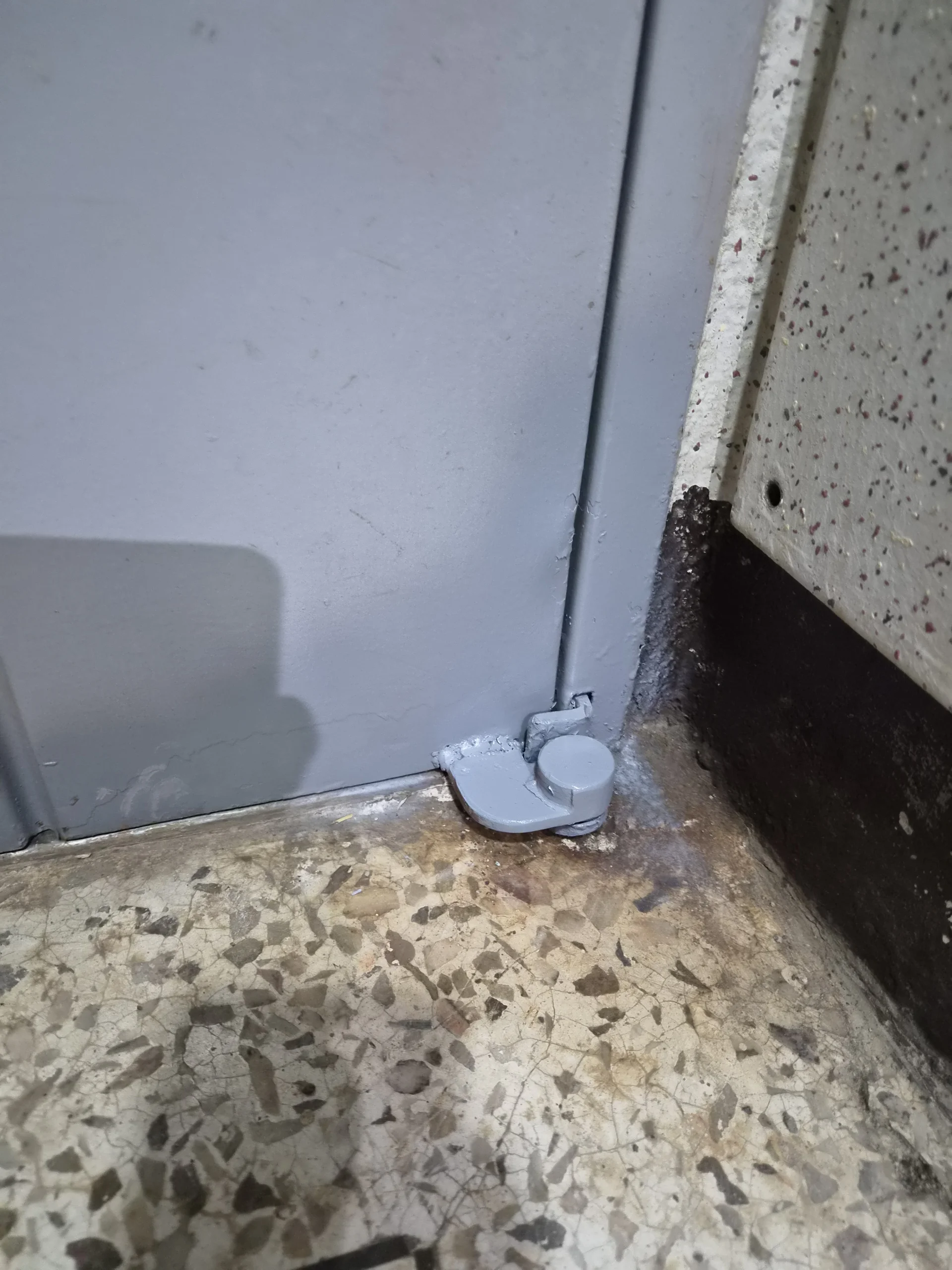 은평구 아파트 현관문, 도어클로저 교체로 처짐·소음 한 번에 잡기 시공 사진 1 - 집사24 전국 생활 설치·수리