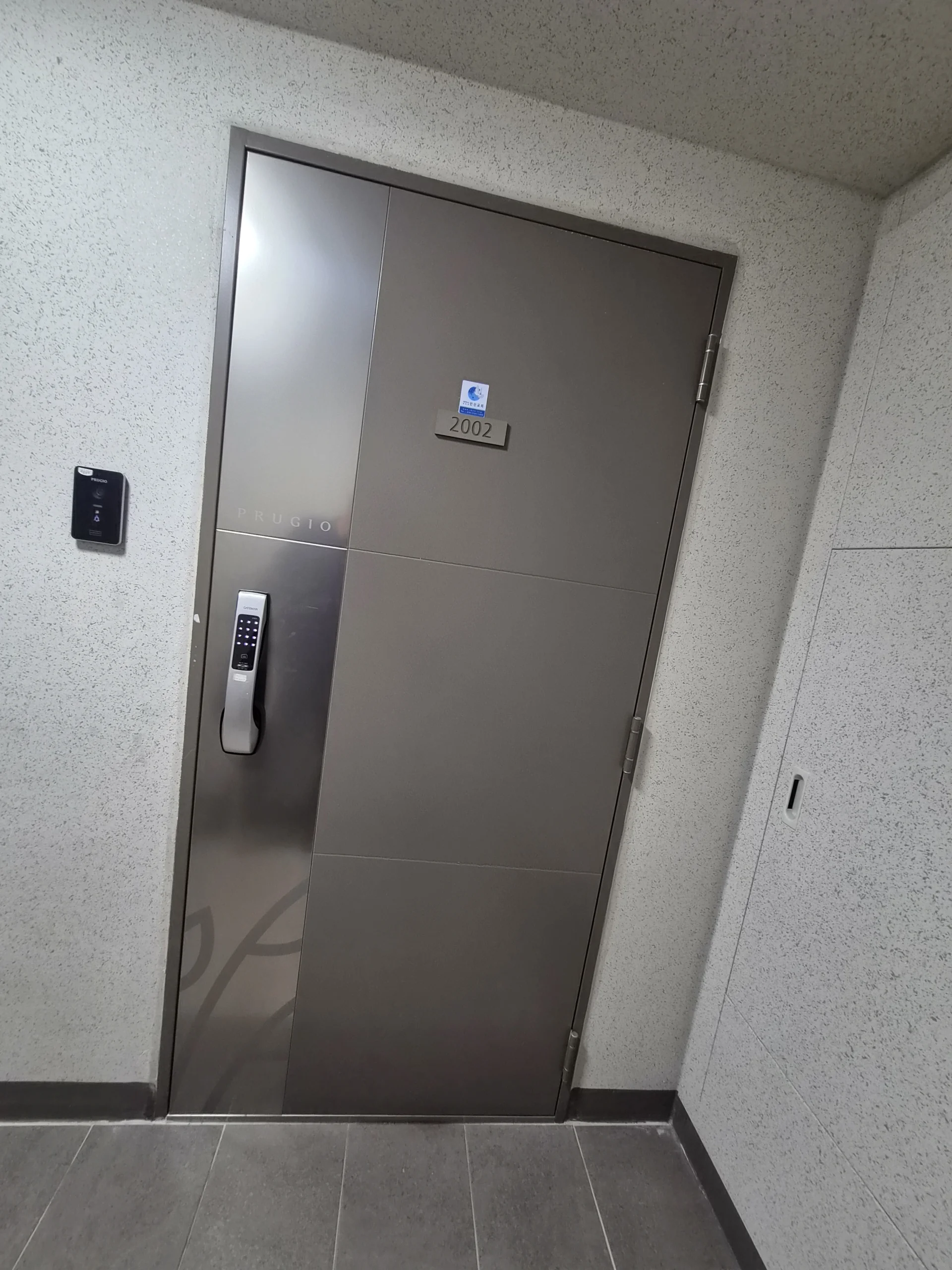 시공 후 - 안산 문하부와 문짝 긁힘으로 안닫히는 현관문 수리 집사24