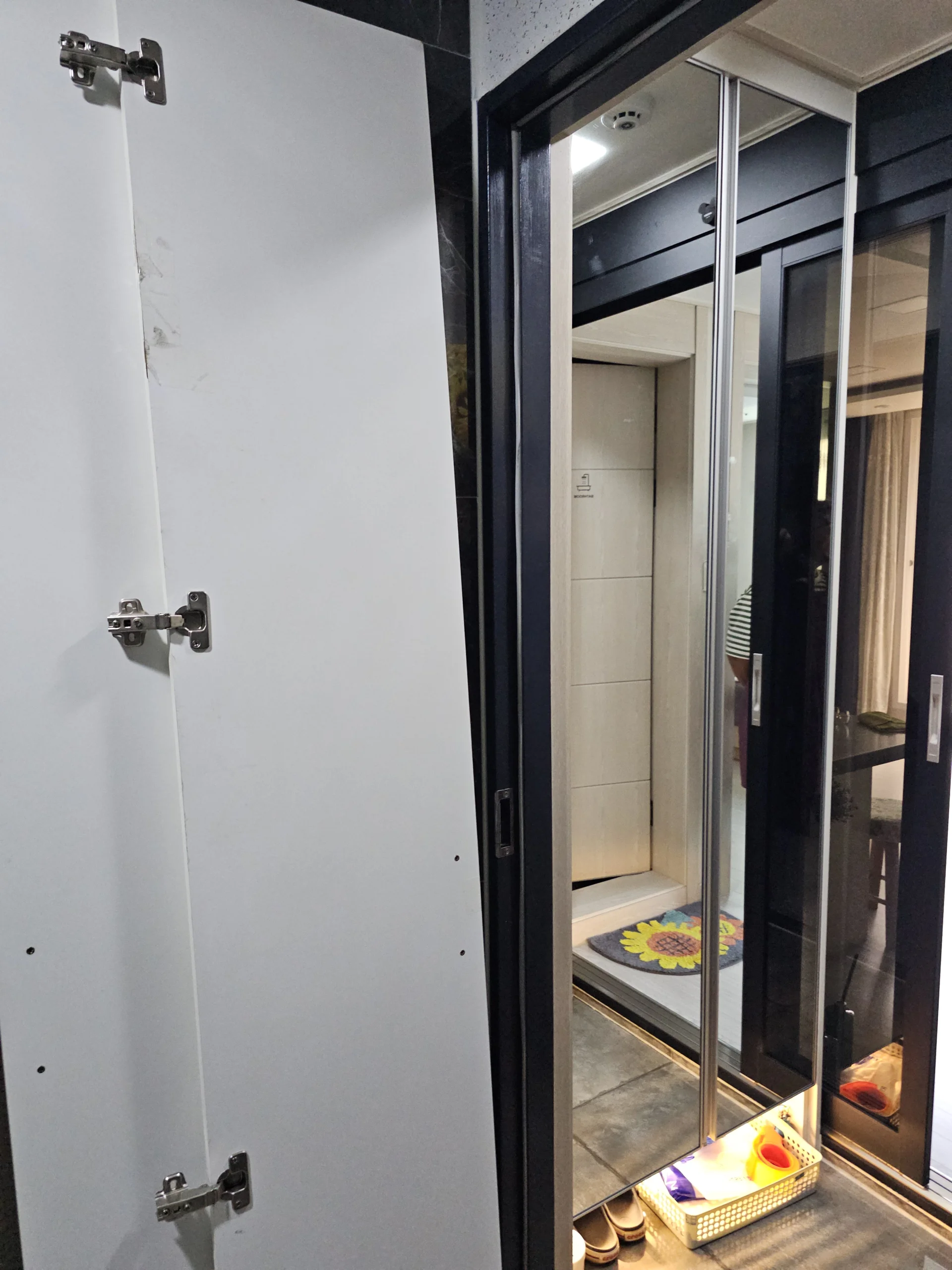 시공 후 - 안양 수납장 문짝 뒤틀림·처짐 교체 시공 집사원