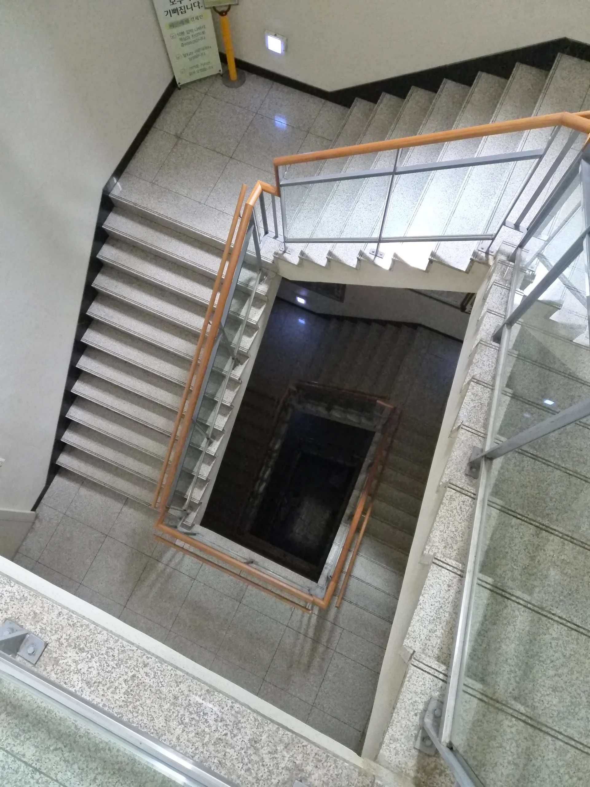 시공 전 - 강남구 아파트 욕실 샤워 수전 교체 및 세면대 배수 불량 동시 수리 집사원