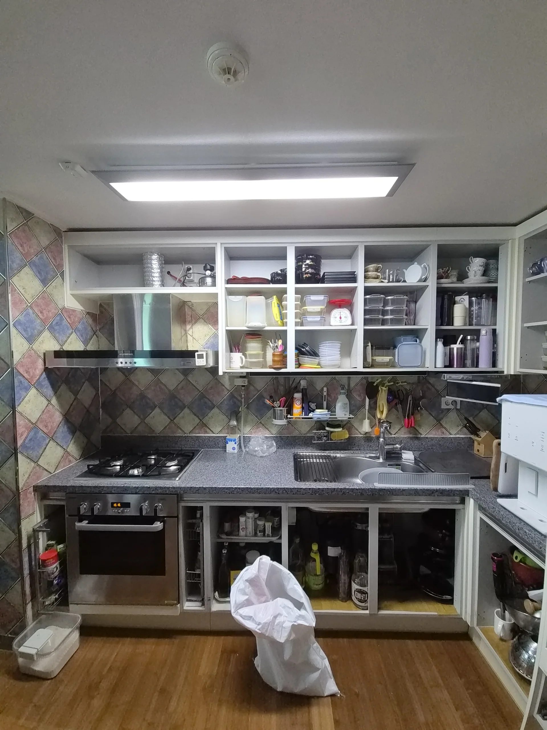 시공 전 - 미사강변 아파트 싱크대 전면 교체 – 상판부터 하부장 경첩까지 집사홈