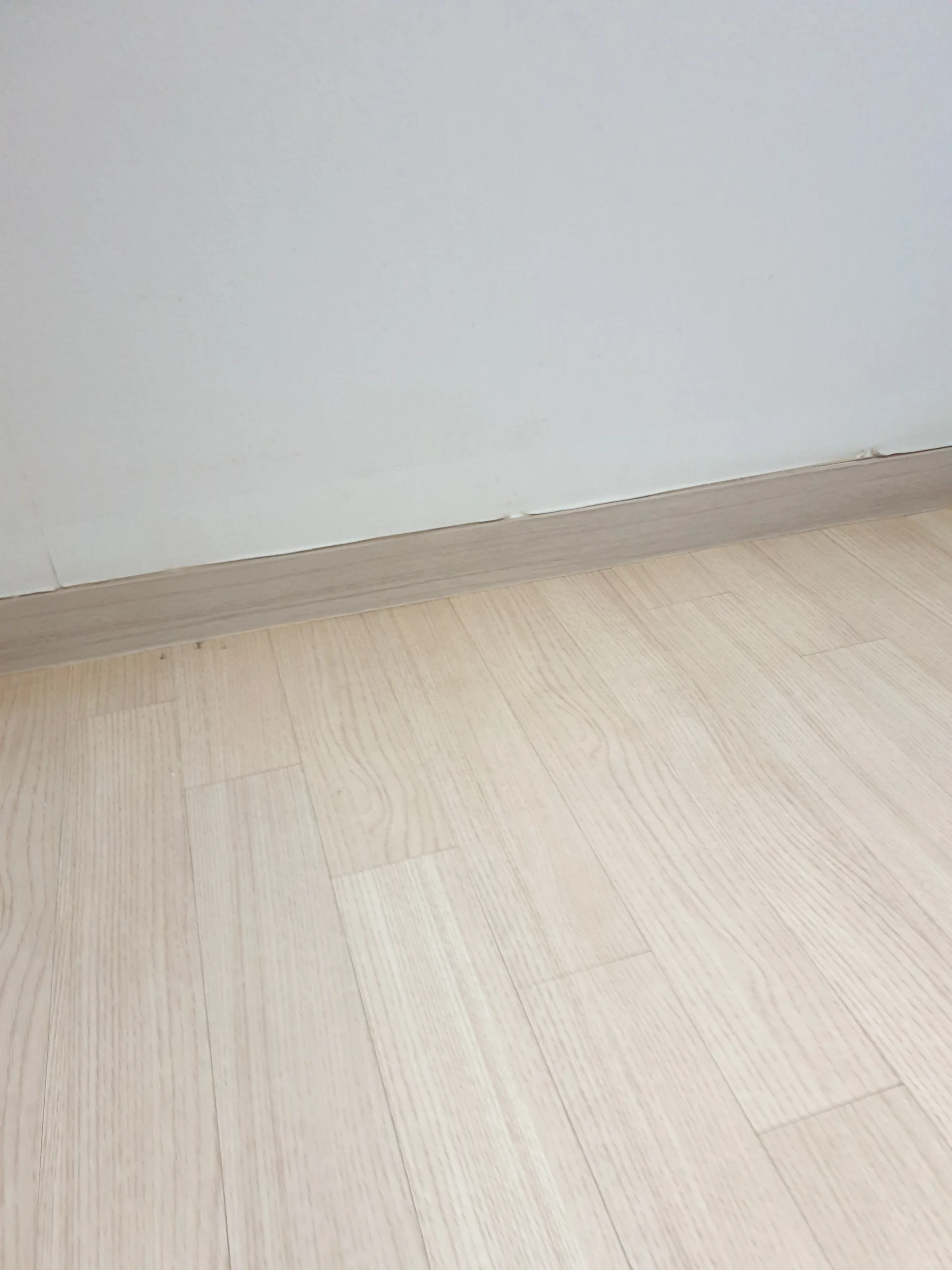 마루 긁힘 복원 작업 후 완성