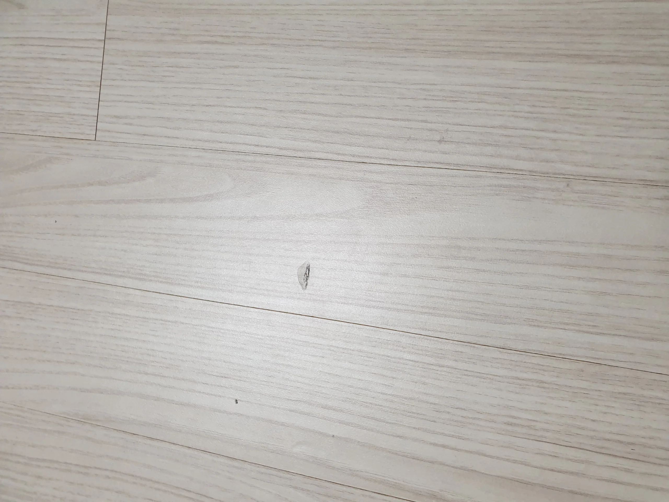 마루 찍힘 복원 작업 후 완성
