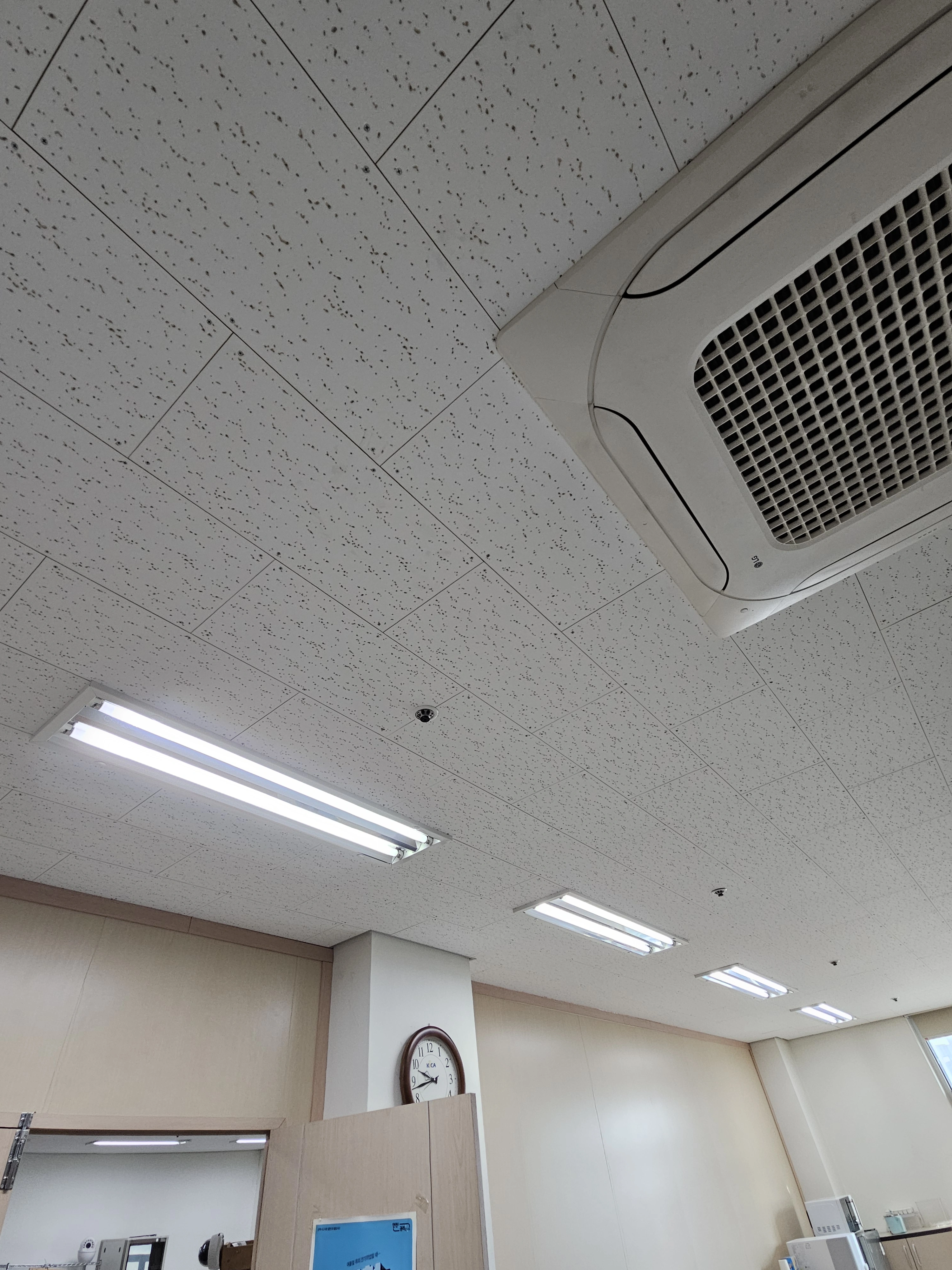 사무실 상업공간 간접조명 시공 전 — 사무실 형광등 LED로 교체하기