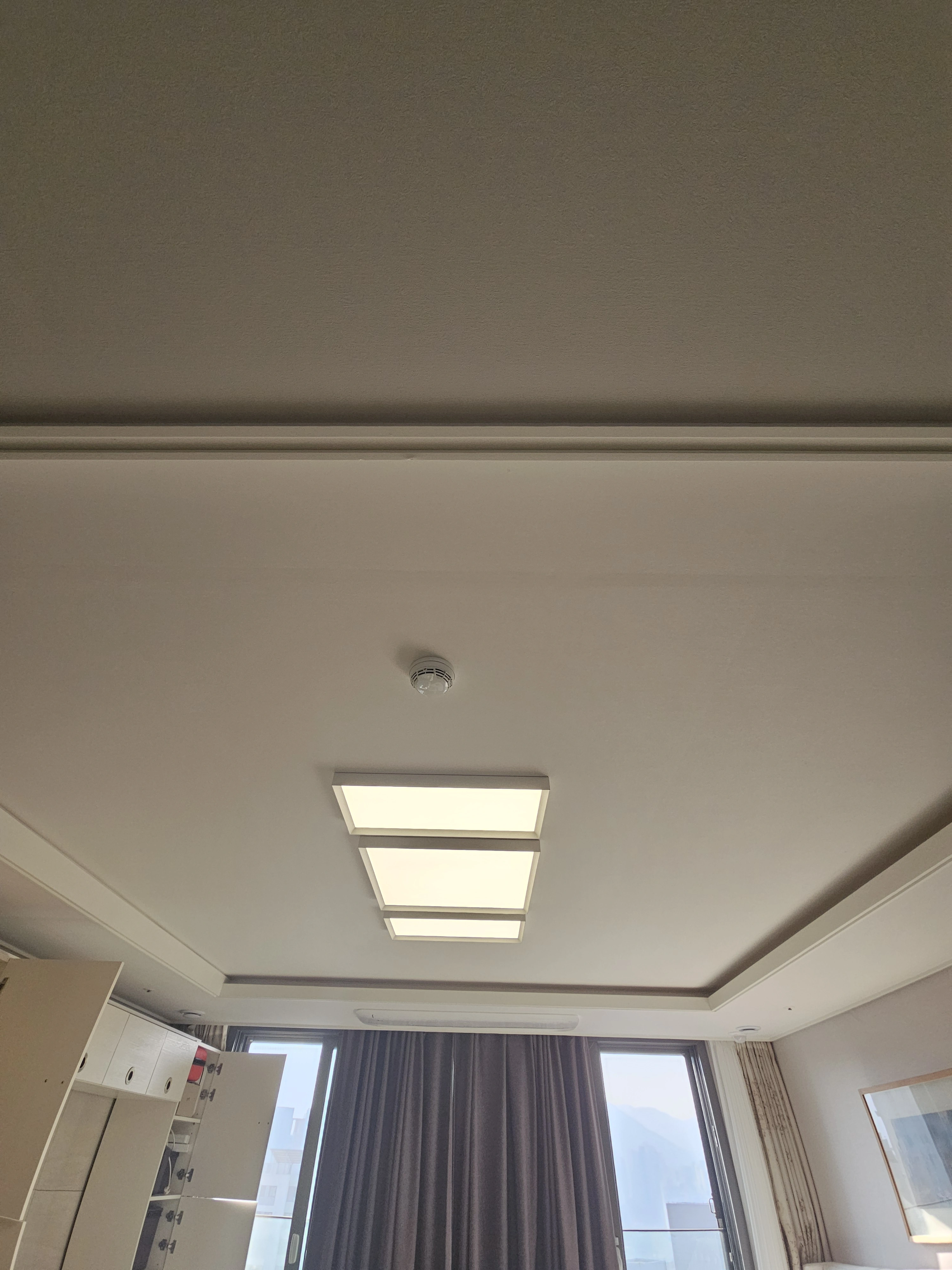 서울 아파트 간접조명 시공 전 — 송파시그니처롯데캐슬 / 거실 다운라이트 / 간접조명