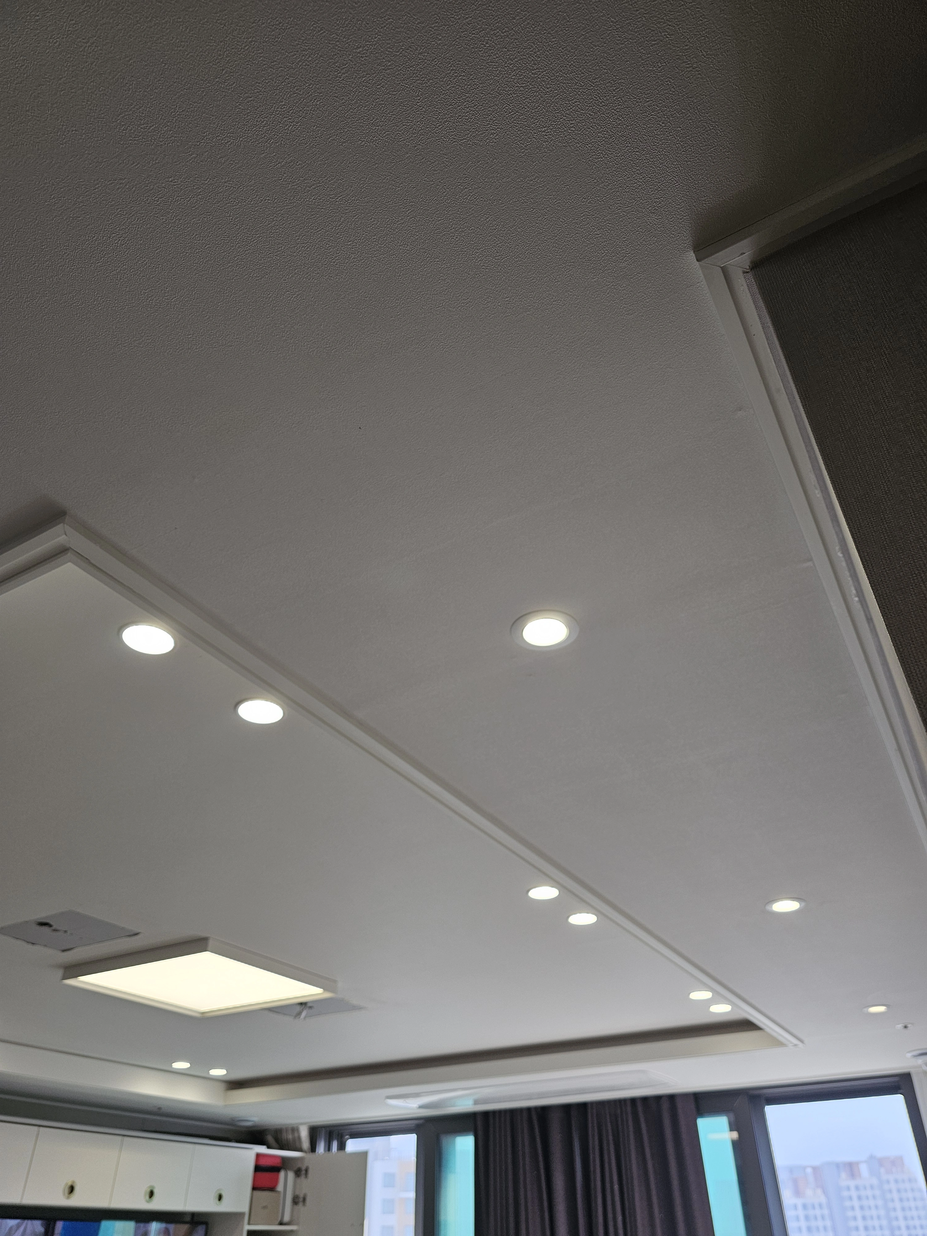 서울 아파트 간접조명 시공 후 — 송파시그니처롯데캐슬 / 거실 다운라이트 / 간접조명