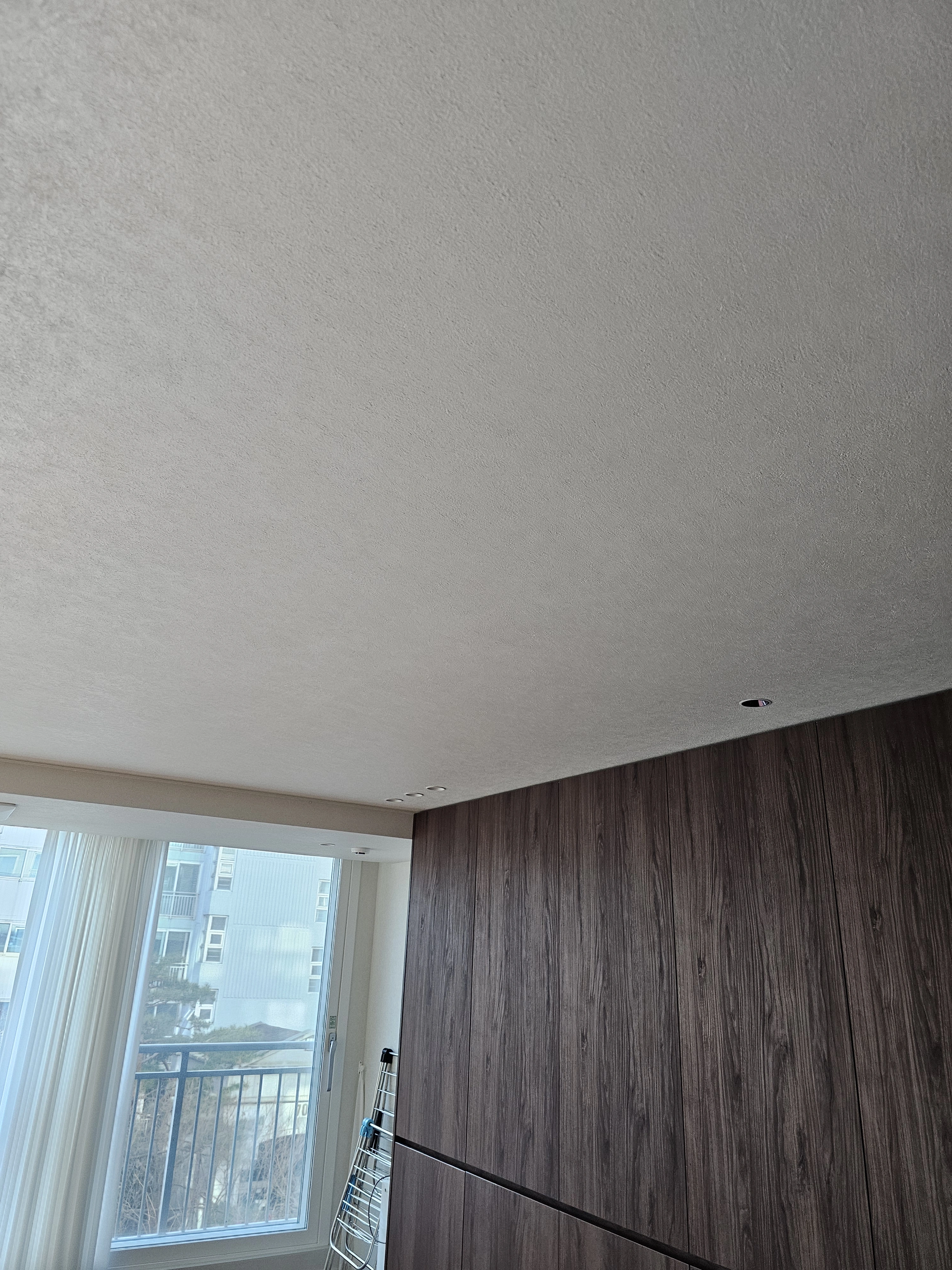 경기 아파트 간접조명 시공 전 — 용인 래미안 / 거실 다운라이트 작업 / 도배 안하고 다운라이트 설치