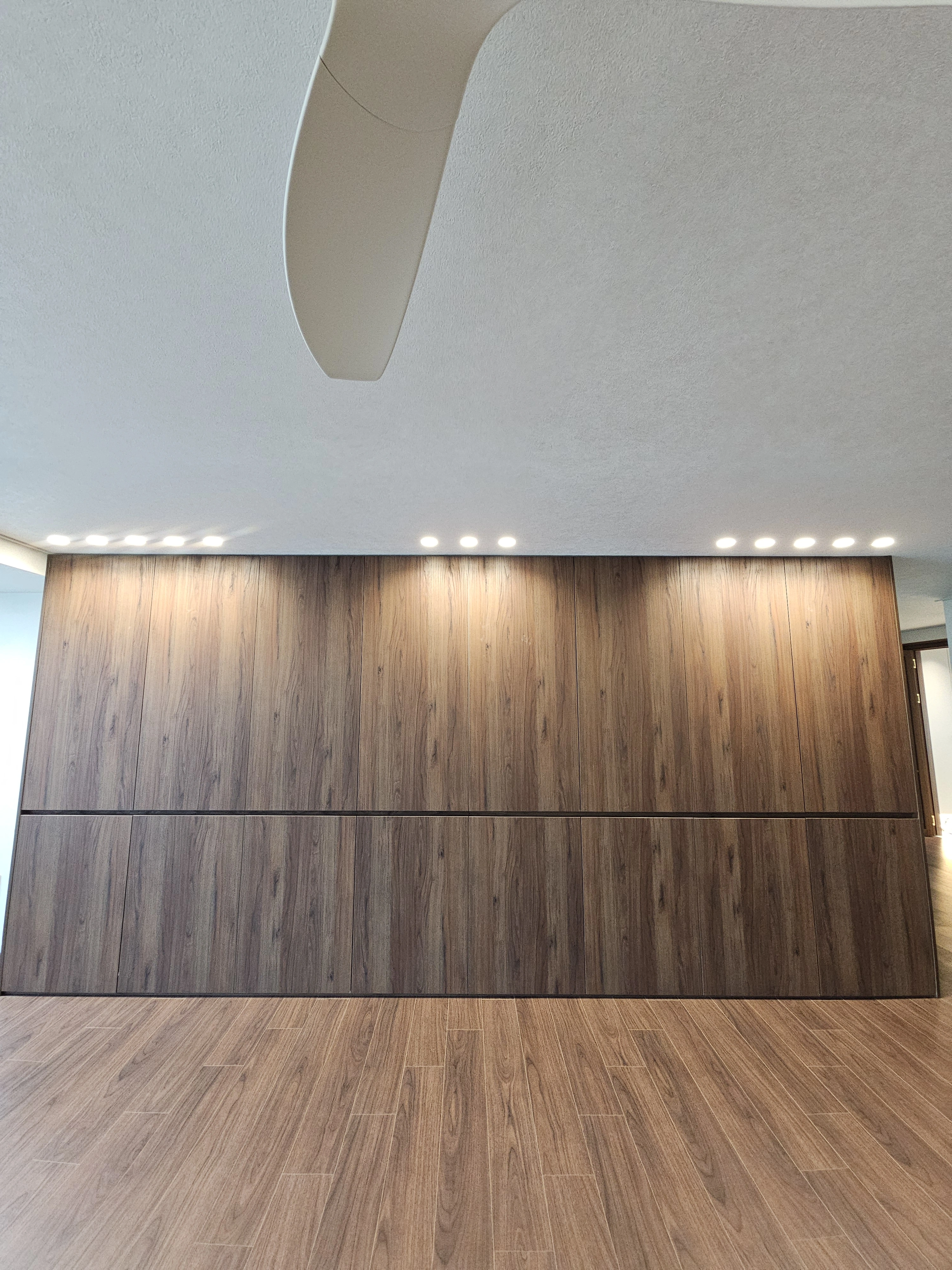 경기 아파트 간접조명 시공 후 — 용인 래미안 / 거실 다운라이트 작업 / 도배 안하고 다운라이트 설치