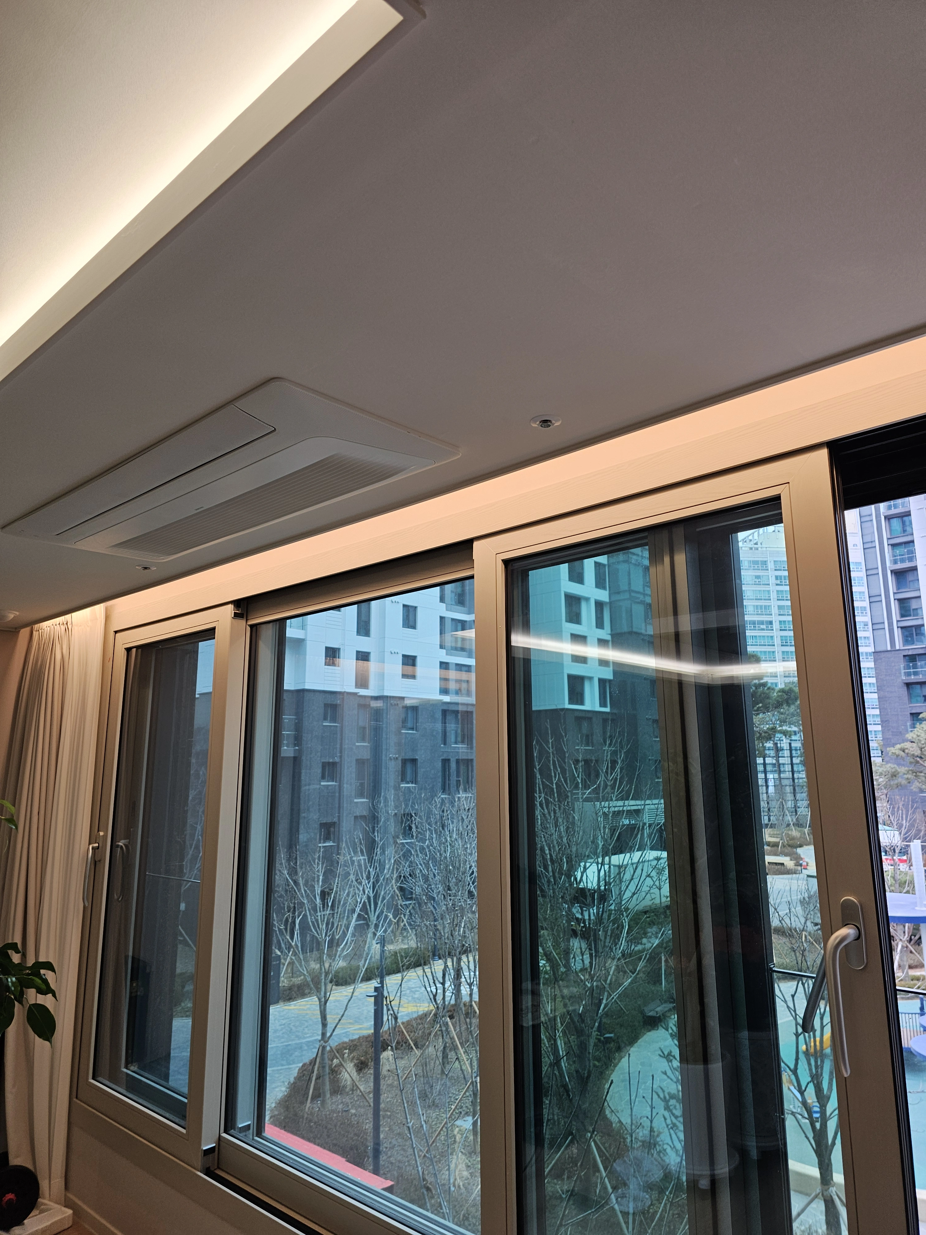 서울 아파트 간접조명 시공 후 — 잠실 래미안 아이파크 / 커튼박스조명 / 커튼박스간접조명