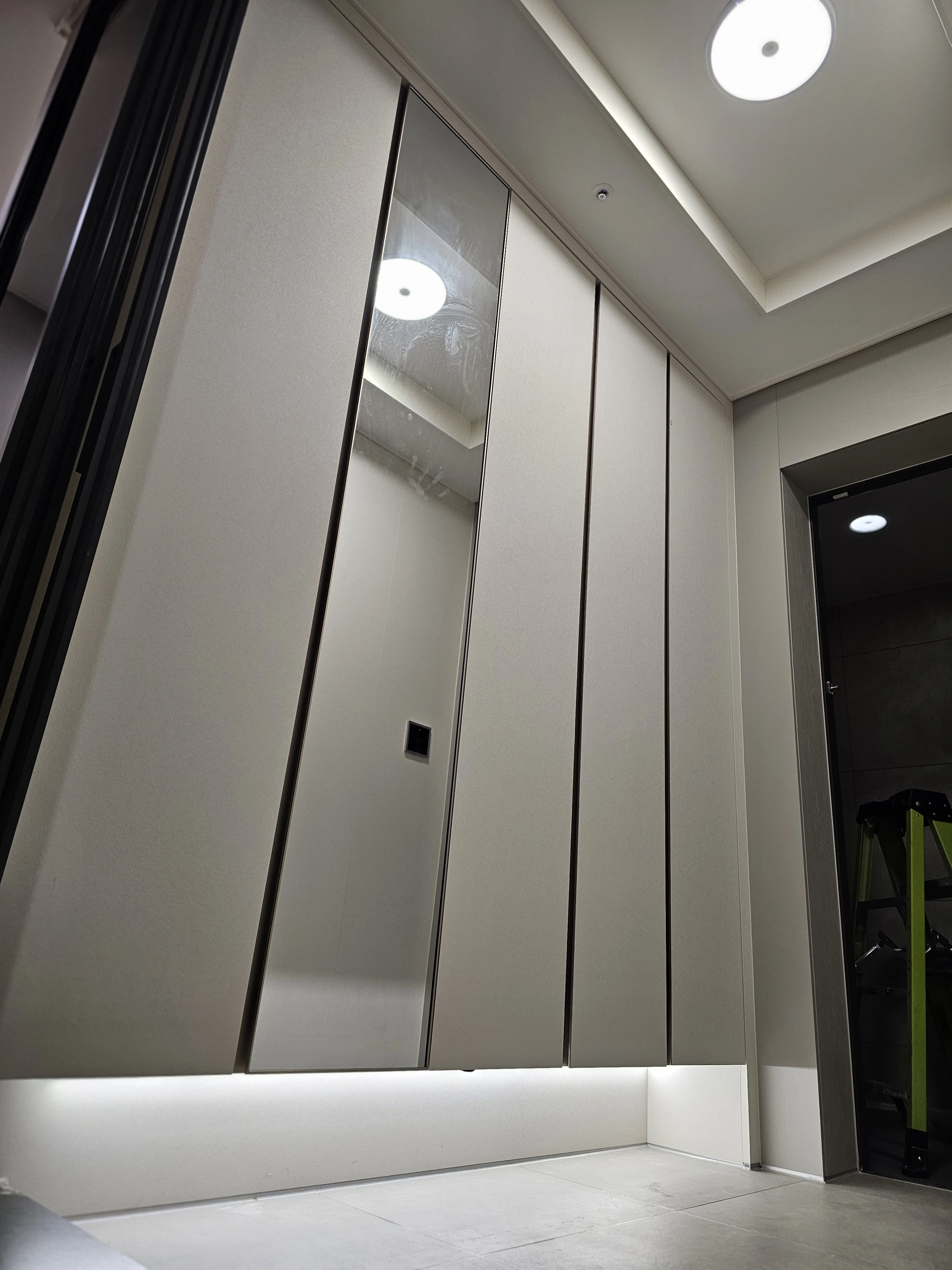 아파트 현관 신발장 간접조명 센서등 설치 사례