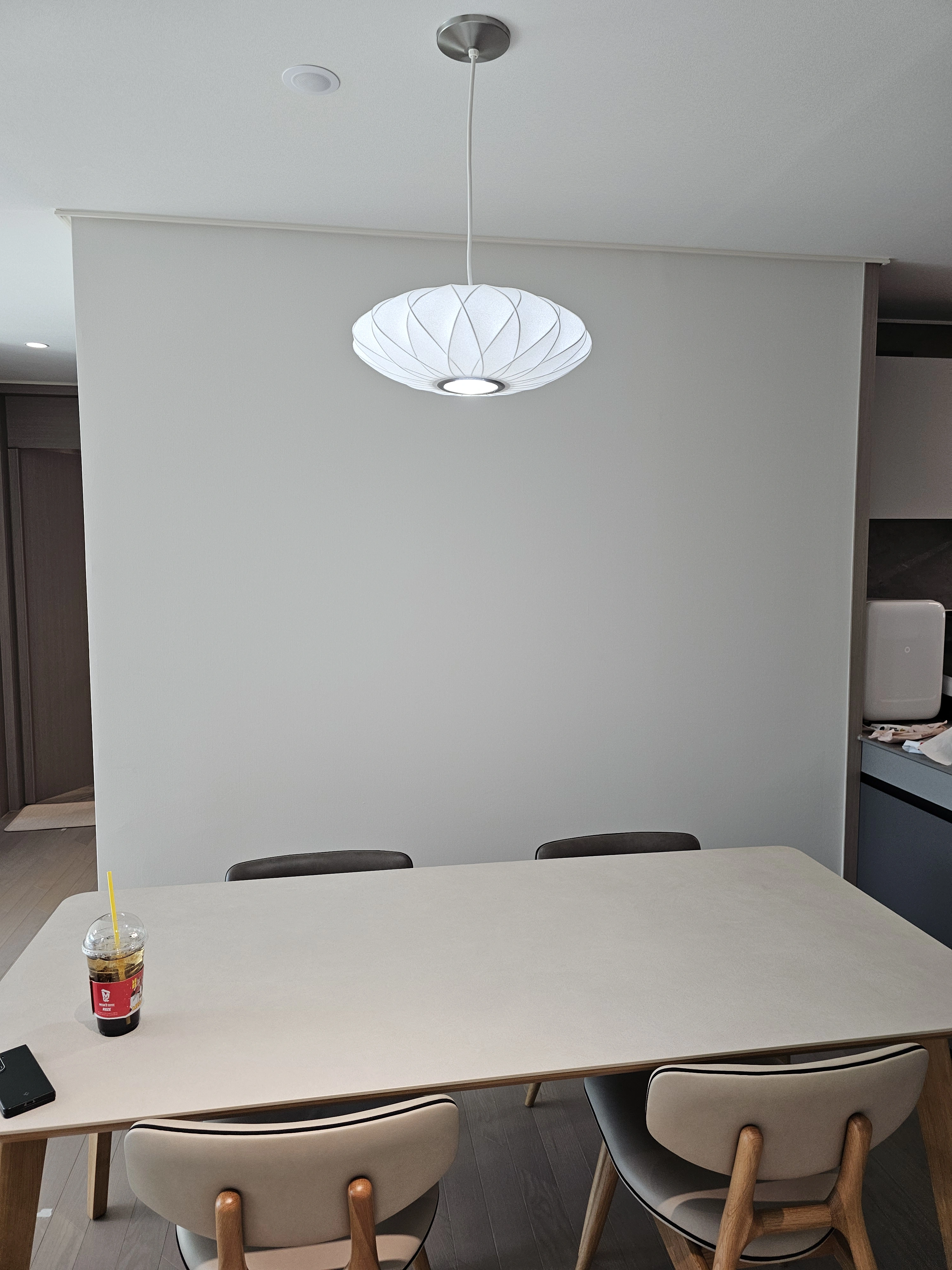 서울 아파트 간접조명 시공 후 — 서초 래미안 원페를라 / 고급 펜던트 조명 설치 / 허먼밀러 펜던트 / 원하는 곳에 조명 설치