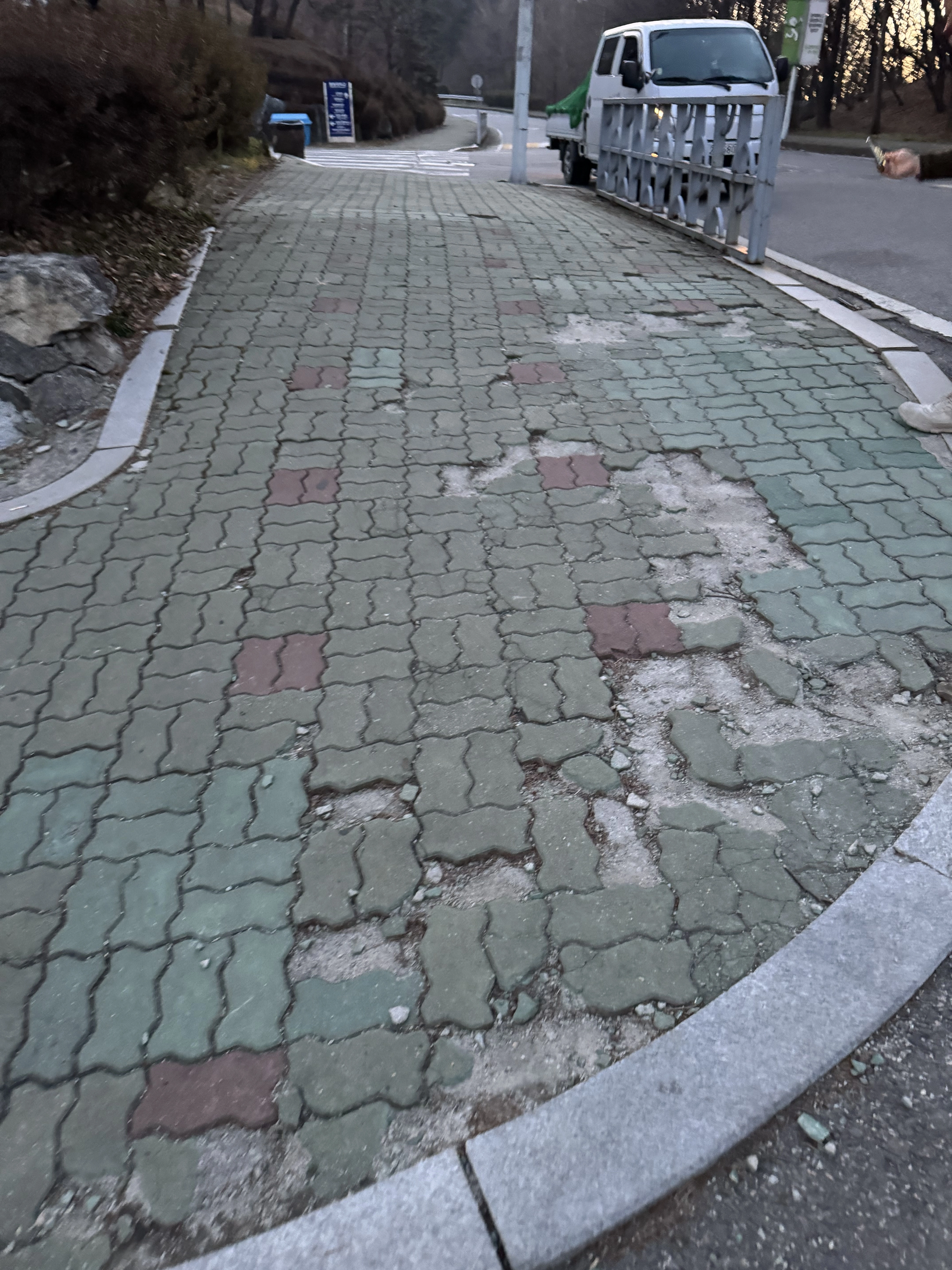 경기도 광주 동원대학교 보도블럭 교체 시공 전 모습