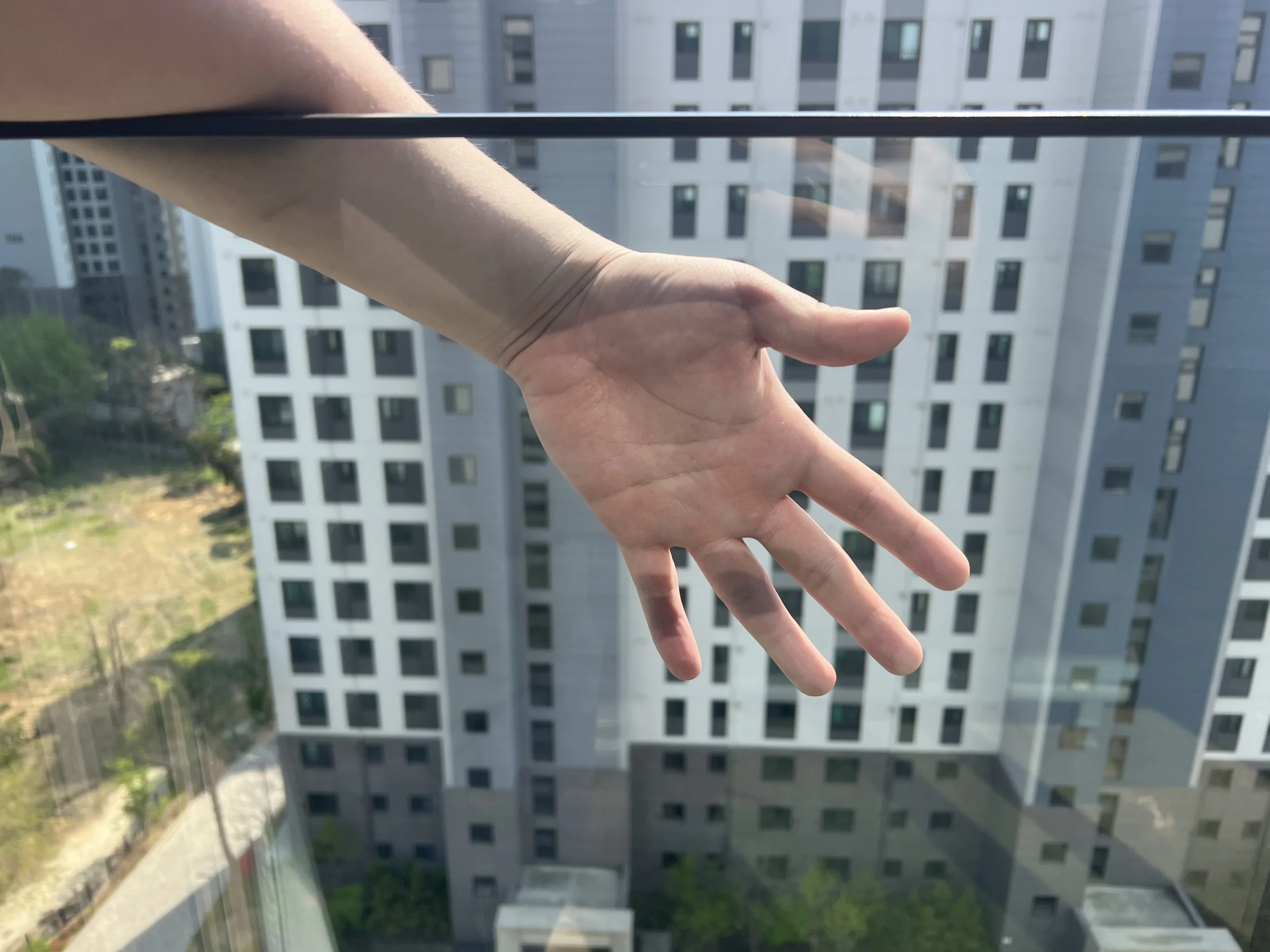 김포유리창청소 실제 시공 사례 아파트 거실 창 작업 후